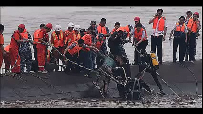 Hundreds feared dead after Chinese ship sinks in Yangtze