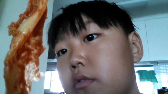 EATING KIMCHI WITH KETCHUP (GROSS)