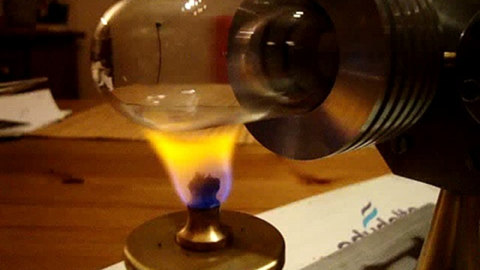Mr.Ed's Stirling Engine #28 - Hot glass in action.