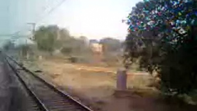 Bhopal Shatabdi Crossing 2 Hrs Delayed 2629 KSK- Baad On 26 May 2010.flv