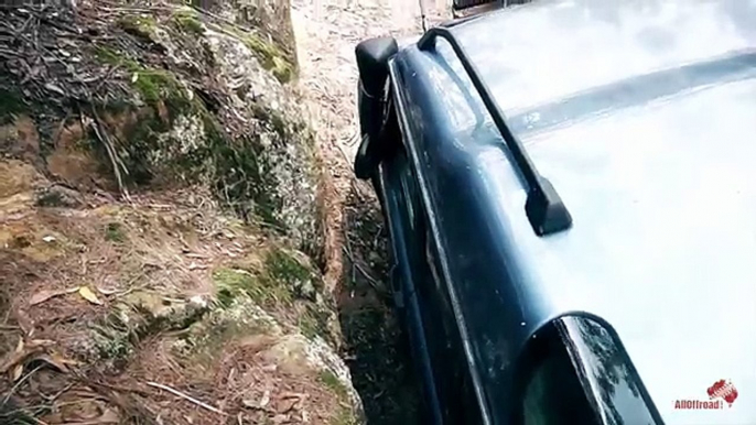 Extreme 4x4 Watagans Discovery 2 Driving Cut Rock