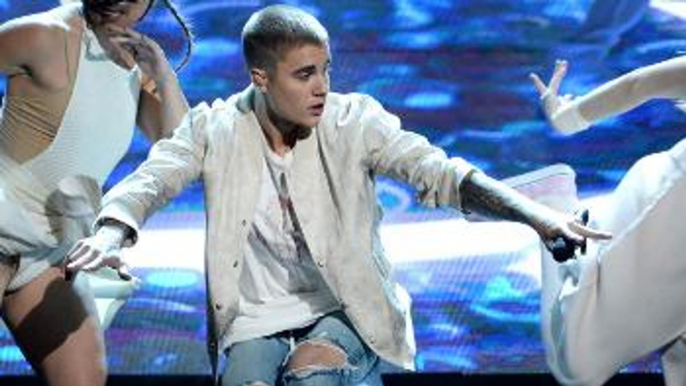 JUSTIN BIEBER FALLS ON STAGE While Adjusting His Pants