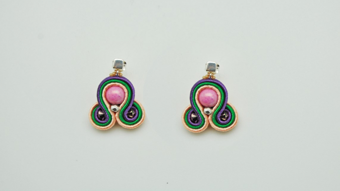 Réaliser une paire de boucles d’oreilles en soutache