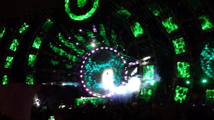 Deadmau5 trolling Martin Garrix @ UMF 2014 (HD)