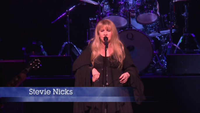 Stevie Nicks Stuns Crowd When She Suddenly Sings Hit Song