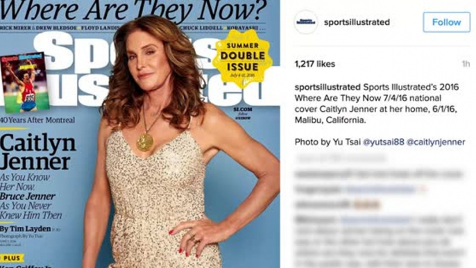 Caitlyn Jenner posiert mit ihrer Goldmedaille für Sports Illustrated