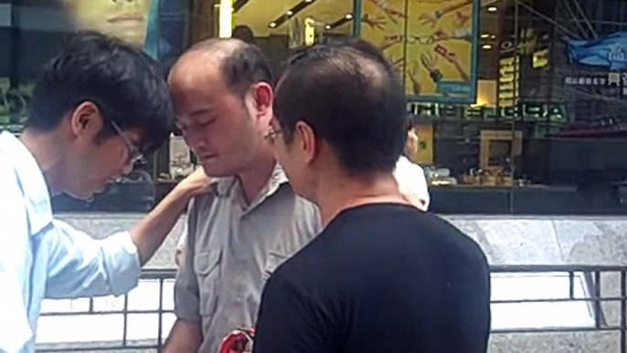 Mongkok Street Outreach Aug 16 with Pastor Ken Harley pt 1 prayer