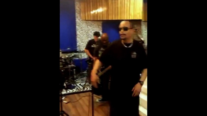 Le rappeur Ice-T reprend du métal de Slayer avec son groupe !