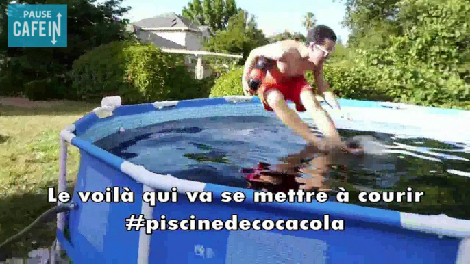 Un jeune américain fait trempette dans une piscine de Coca-Cola pur