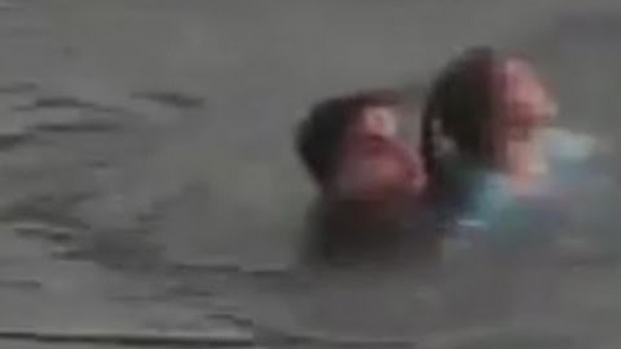 Padova - Tenta suicidio gettandosi nel fiume, salvata dalla Polizia (29.06.16)
