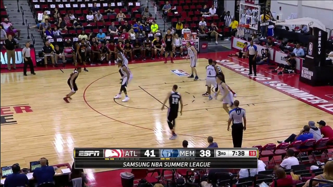 Bryce Cotton scores 18 points vs. the Grizzlies