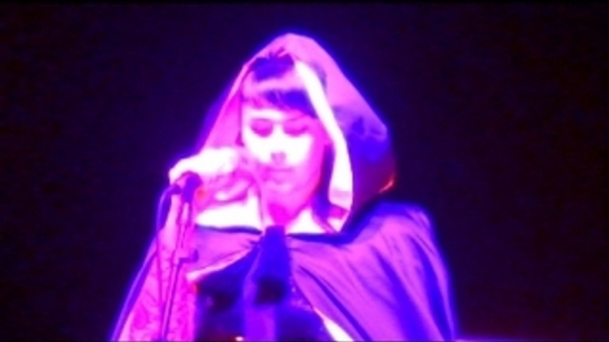 The hacker Miss Kittin Pont du Gard part 02