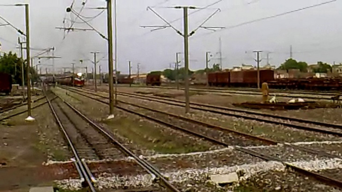 PAKISTAN RAILWAYS 10 DOWN ALLAMA IQBAL EXPRESS AT SAHIWAL RAILWAY STATION