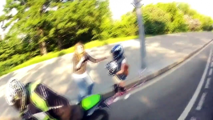 Road Rage Motard vs Voiture et la fin est folle