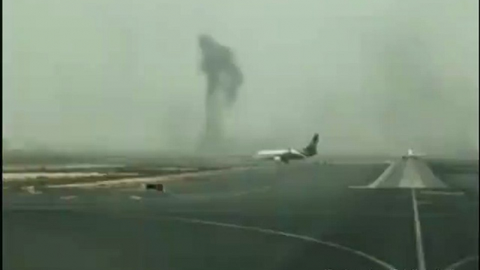 ‪‎UPDATE‬ Emirates plane ‪‎EK521‬ with 275 passengers & crew on board crash-lands at ‪‎Dubai‬ airport