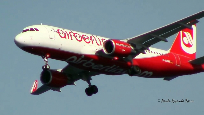 Ce pilote d'avion fait une manœuvre très périlleuse pour atterrir.