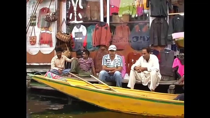 The beautiful Dal Lake in Srinagar - Srinagar - Jammu-and-Kashmir