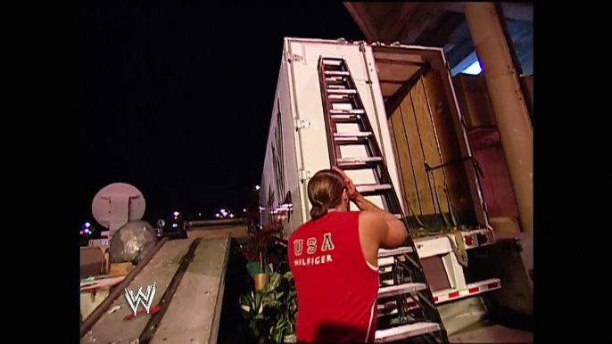 Shawn Michaels Attacks Triple H In The Parking Lot Raw 12.09.2002