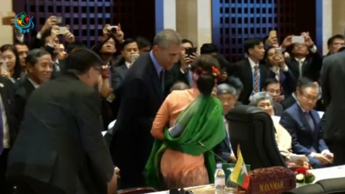 U.S Obama and Myanmar Daw Aung San Suu Kyi at ASEAN meeting