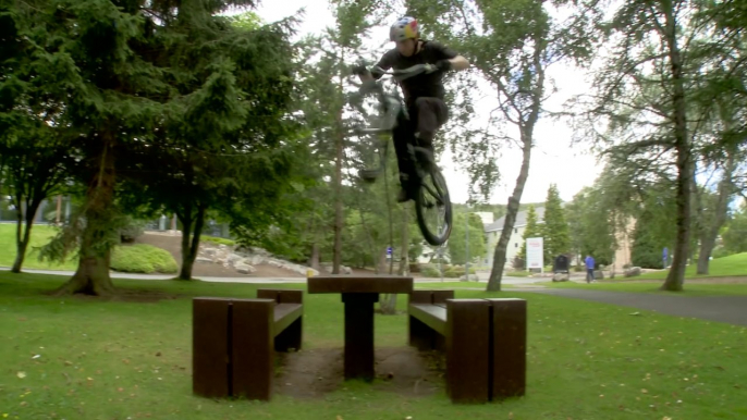 Démo de tricks de fous en BMX par Danny MacAskill