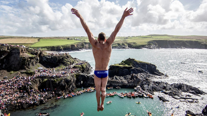 3,2,1…Men's Magnificent Dives in Wales | Red Bull Cliff Diving 2016