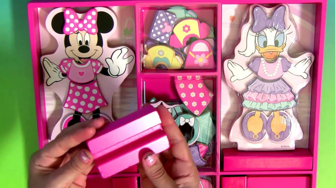 Minnies Bow-Tique Dress-up Wooden Magnetic Dolls with Daisy Duck Disney Muñecas de Madera