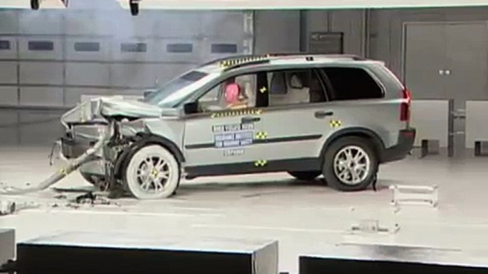 2003 Volvo XC90 moderate overlap IIHS crash test