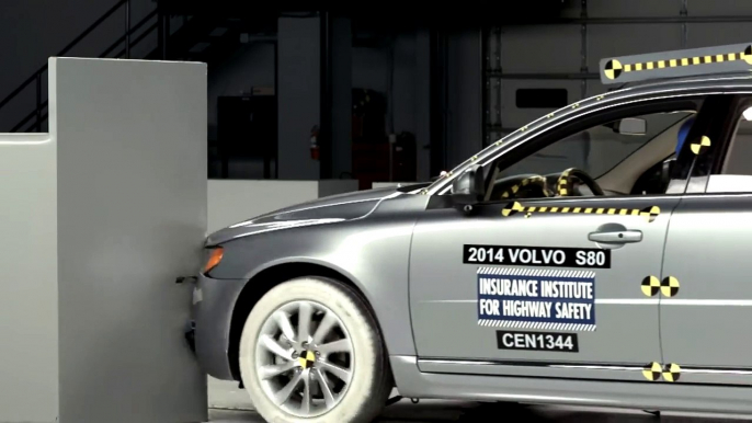 2014 Volvo S80 small overlap IIHS crash test