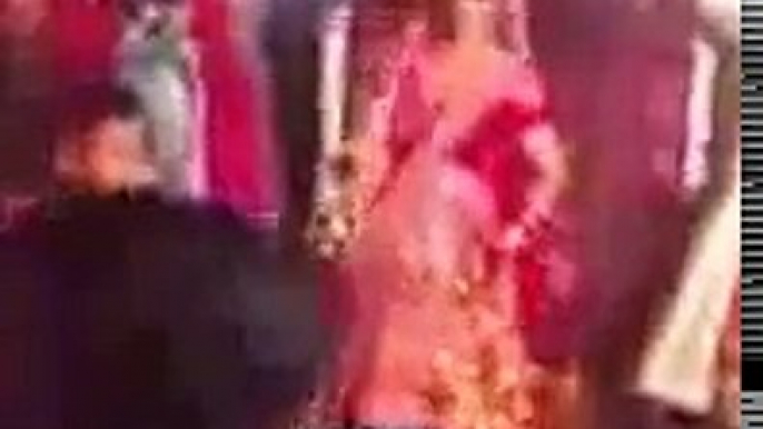 Hot Dulhan Funny Dance | Wedding Dance Videos | Dancing Bride | wedding dance mujra