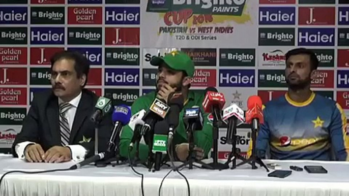 Azhar Ali Loses Cool At A Journalist Question