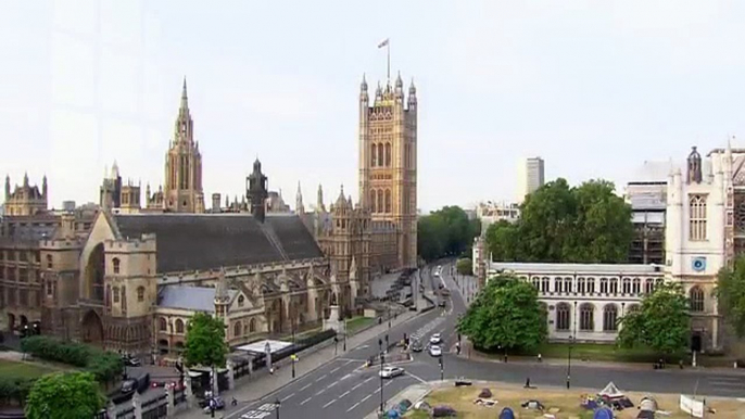 Mark Webber Parliament Square F1 Pit Stop w Red Bull Racing (Full Version)