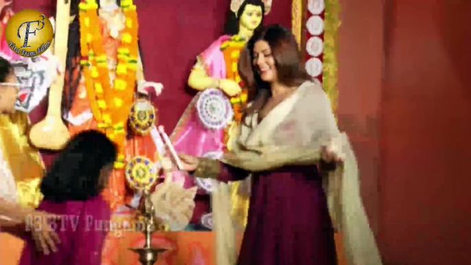 SUSHMITA SEN VISIT DURGA PUJA PANDAL LOCATED IN BANDRA