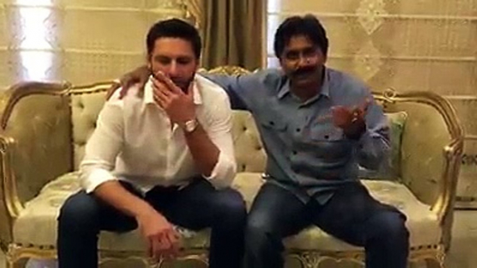 Shahid Afridi and Javed Miandad settle down their dispute