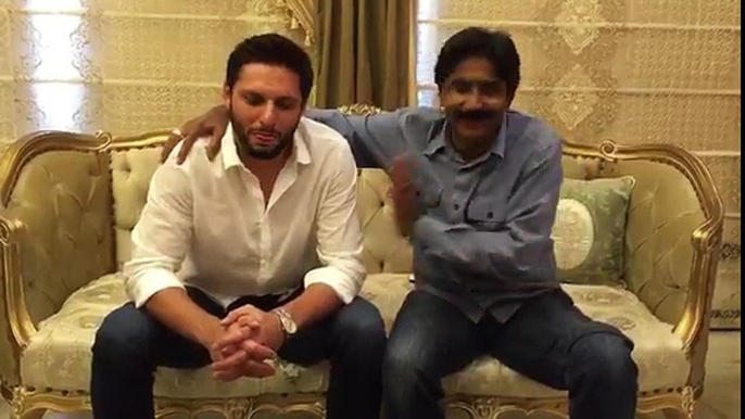 Shahid Afridi and Javed Miandad together and happy