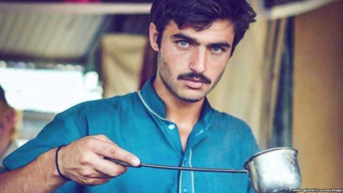 Arshad Khan A Pakistani Chaiwala is Breaking Internet and Girls' Hearts