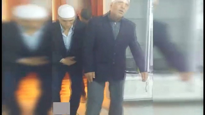 Kahkahaya boğan Fetullah Gülen taklidi!