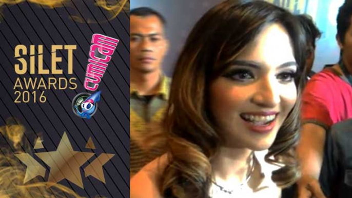 Hamil Muda, Nia Ramadhani Tetap Cantik di Black Carpet Silet Awards - Cumicam 31 Oktober 2016