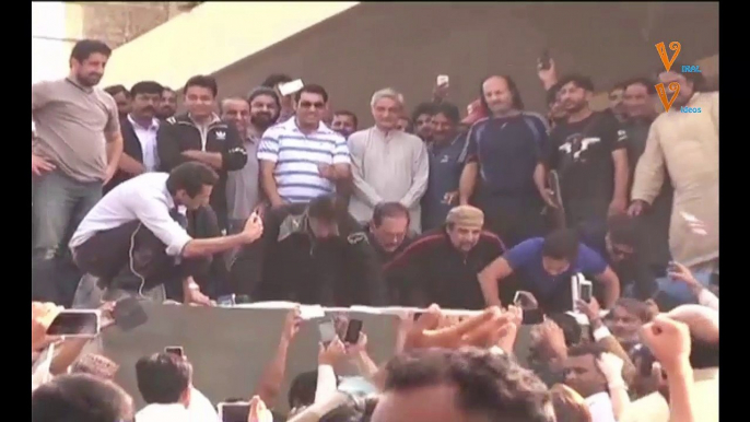 Imran Khan pulls off 50 pushups - Imran Khan Push Ups