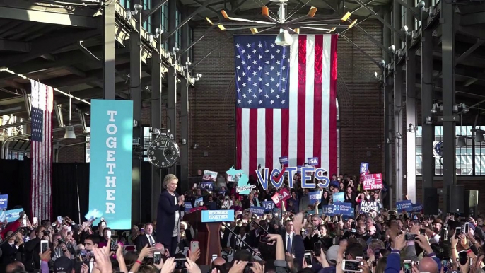 Clinton entre fin de campaña y preparativos para noche electoral