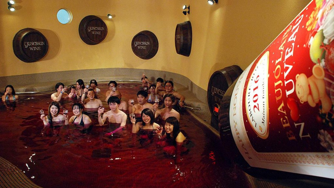 El vino Beaujolais encuentra su sitio en Japón en bañeras grupales