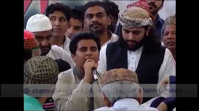 Amjad Sabri's son reciting naat at funeral of his father compelled audience to cry
