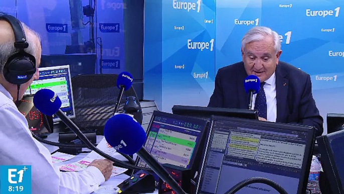 Remontée de François Fillon dans les sondages, duel annoncé avec Nicolas Sarkozy, division de la gauche, risque du Front national, mondialisation et réelles chances d'Alain Juppé : Jean-Pierre Raffarin répond aux questions de Jean-Pierre Elkabbach