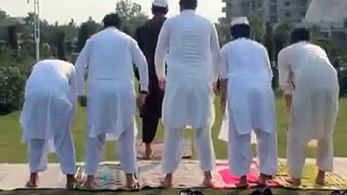 pushto ...............Eid namaz ............funny...