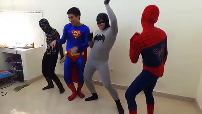 Spiderman vs Batman, Superman and Black Spiderman Dancing With Alan Walker Fade Music :)