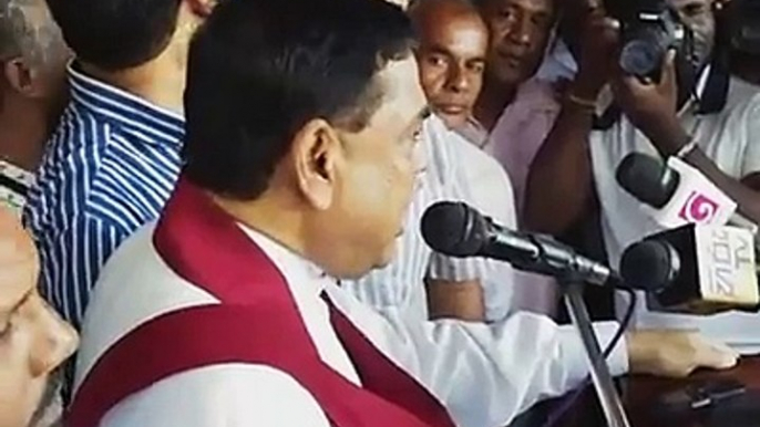 අපේ සටනයි මේ ...ආණ්ඩුවේ ජනතා ද්‍රෝහි ගමන මේ හරහා අවසන්  කරනවාමයි !