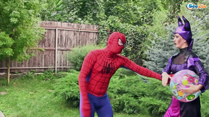 Frozen Elsa vs Scary Joker w/ Spiderman, Joker Superhero IRl