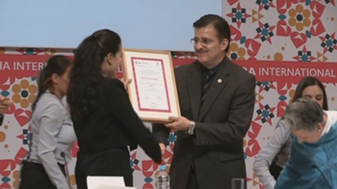 Perezagua recibe el Premio Sor Juana Inés de la Cruz en México