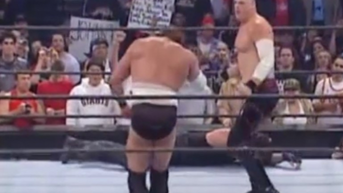 Kane saves The Undertaker from Snitsky and Heidenreich