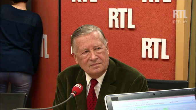 "Hollande a vu que son impopularité était insurmontable", estime Alain Duhamel - RTL