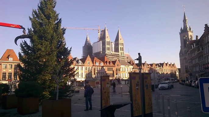 Le sapin de Noël sur la Grand-Place de Tournai